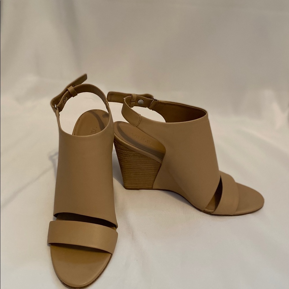 TAN WEDGE SANDAL BY VINCE